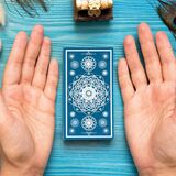 7 de Espadas no Tarot: significado, história, amor, trabalho e mais!