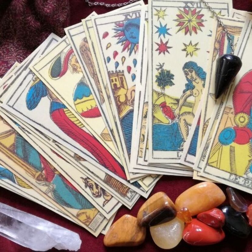 Valete de Espadas no Tarot: significado da carta, no amor, trabalho e mais!