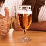 Sonhar com cerveja: garrafa, caixa, bebendo, derramando, chopp e mais!