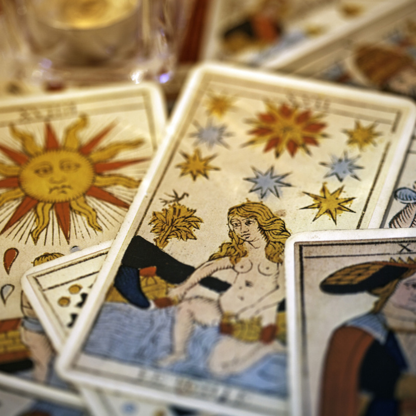 O Imperador no Tarot: significado da carta, no amor, trabalho e mais!