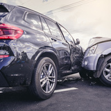 Sonhar com batida de carro: socorrendo pessoas, batendo o carro e mais!