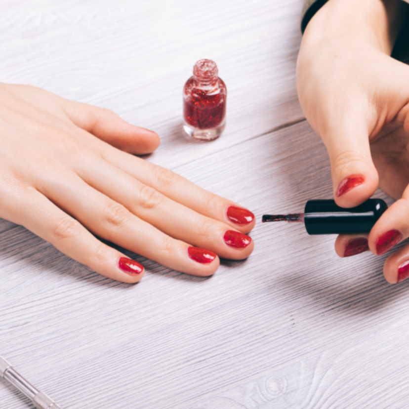 O que significa sonhar com esmalte? Vermelho, branco, rosa e mais!