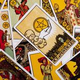 Arcanos menores: Saiba tudo sobre essas cartas do Tarot de Marselha!