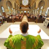 Sonhar com missa: padre celebrando missa, na igreja, de 7°dia e mais! 