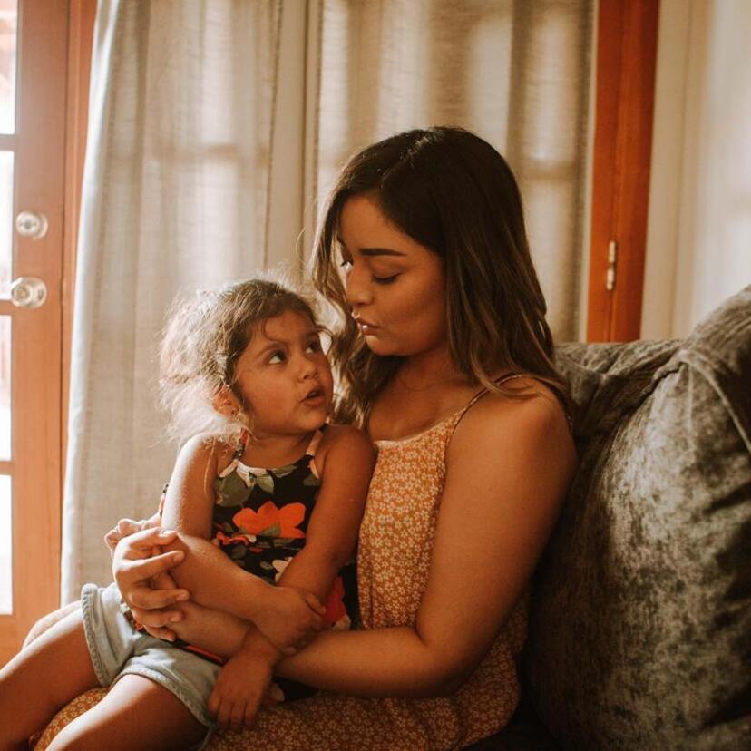 Sonhar com tia: sorrindo, chorando, grávida, doente, falecida e mais!