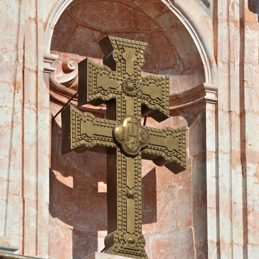 Cruz de caravaca: o significado na umbanda, relação com Jesus e mais!  