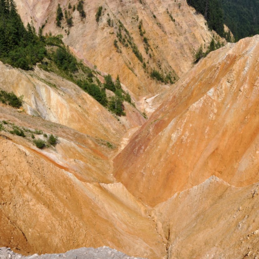 Sonhar com barranco: de terra vermelha, de areia, desmoronando e mais!