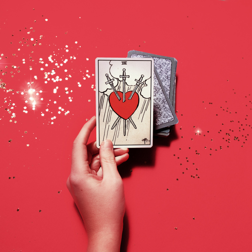 O que é Tarot do amor com nomes? Como funciona, cartas, tiragem e mais!