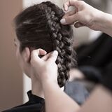 Sonhar com trança: no cabelo preto, em homem, em mulher, fazendo, e mais!