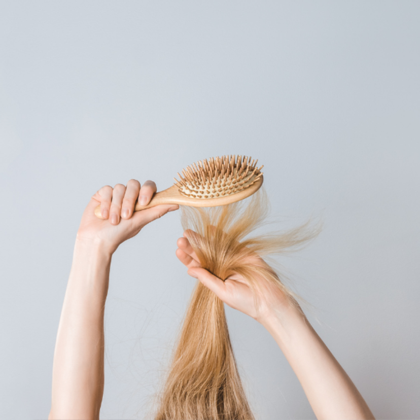 Sonhar com escova de cabelo: Nova, velha, suja, quebrada e mais!