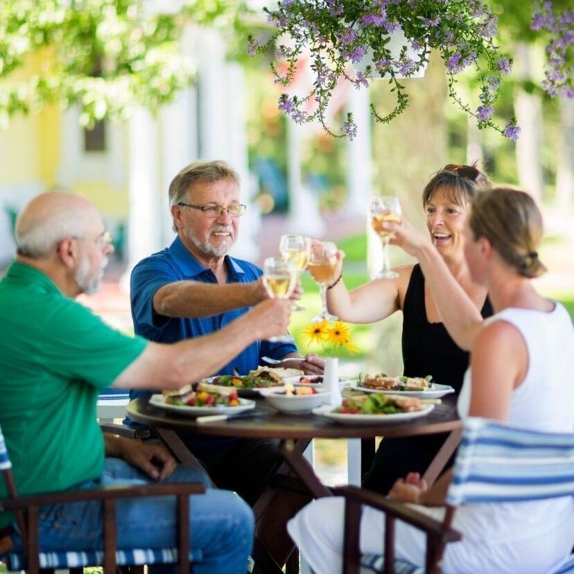 O que significa sonhar com almoço? De trabalho, casamento e mais! 