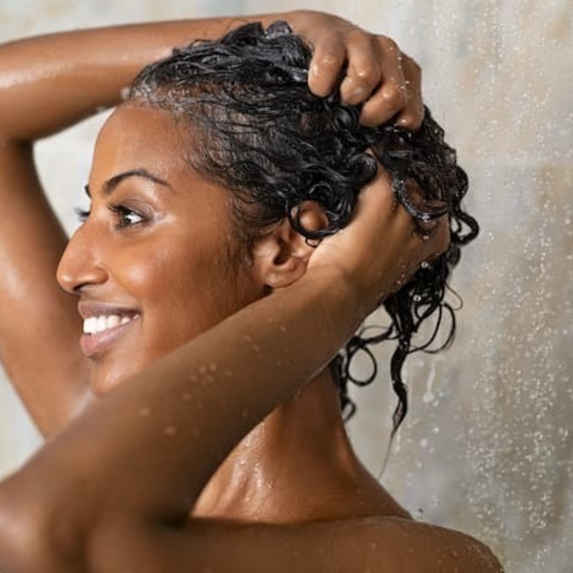 Os 10 melhores shampoos hidratantes em 2022: baratos e mais!