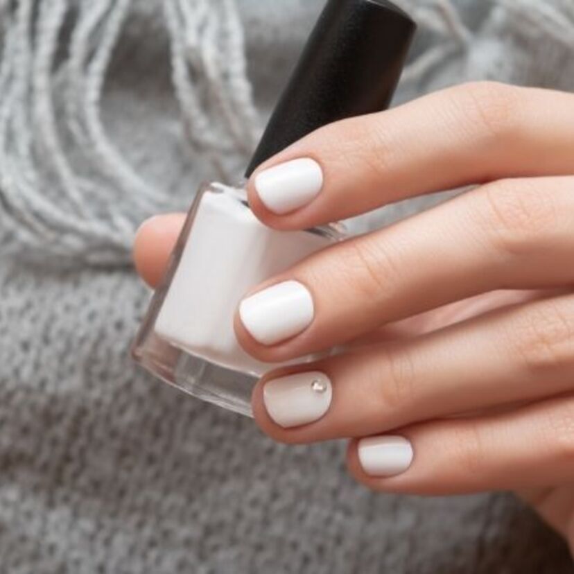 Os 10 melhores esmaltes brancos em 2022: Risqué, acetinado e mais!