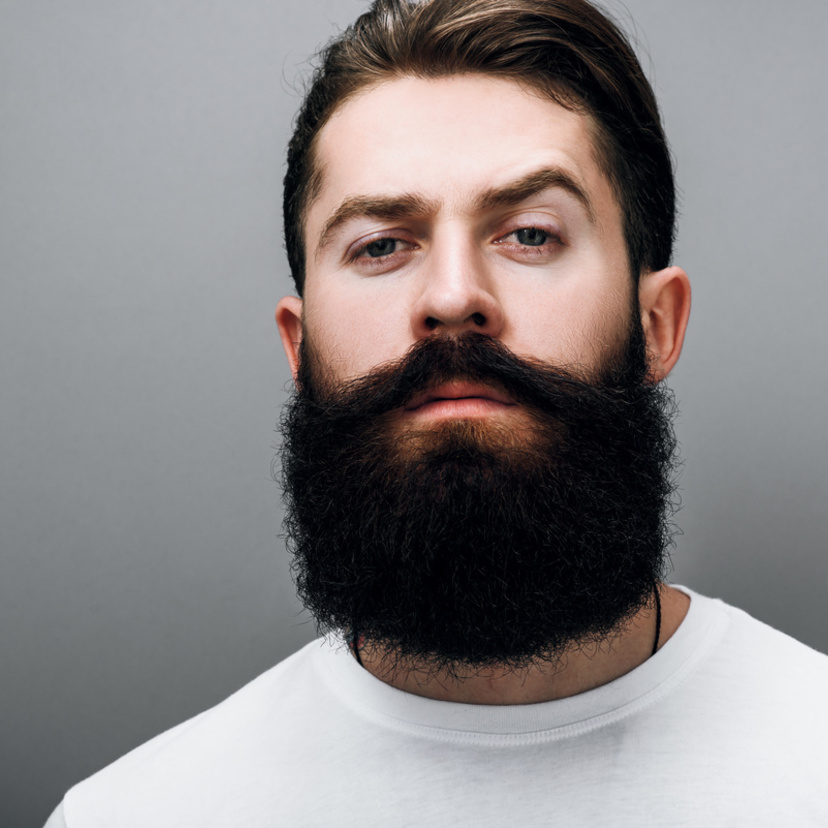 Sonhar com barba: fazendo, caindo a barba, mulher com barba e mais!