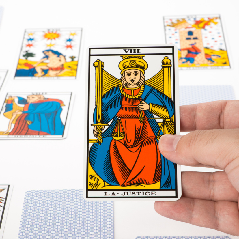 A Justiça no Tarot: fundamentos, significado, história, amor e mais!