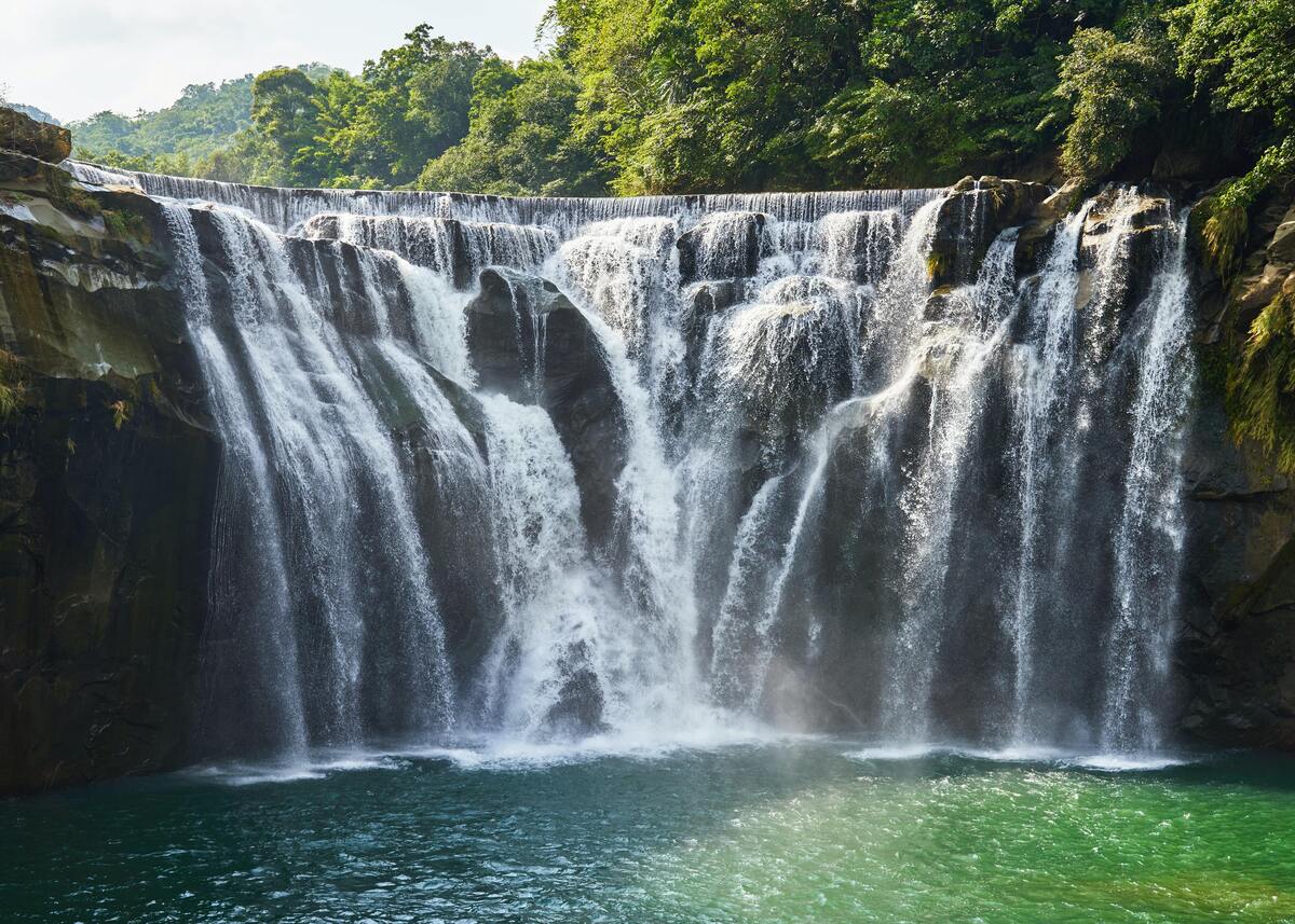 Grande cachoeira. 