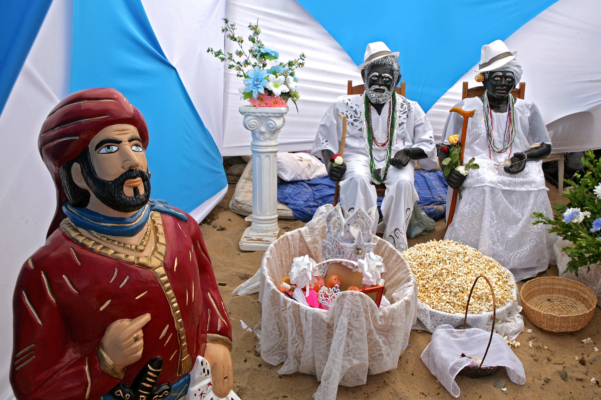 Imagem de figuras de religião de matriz africana