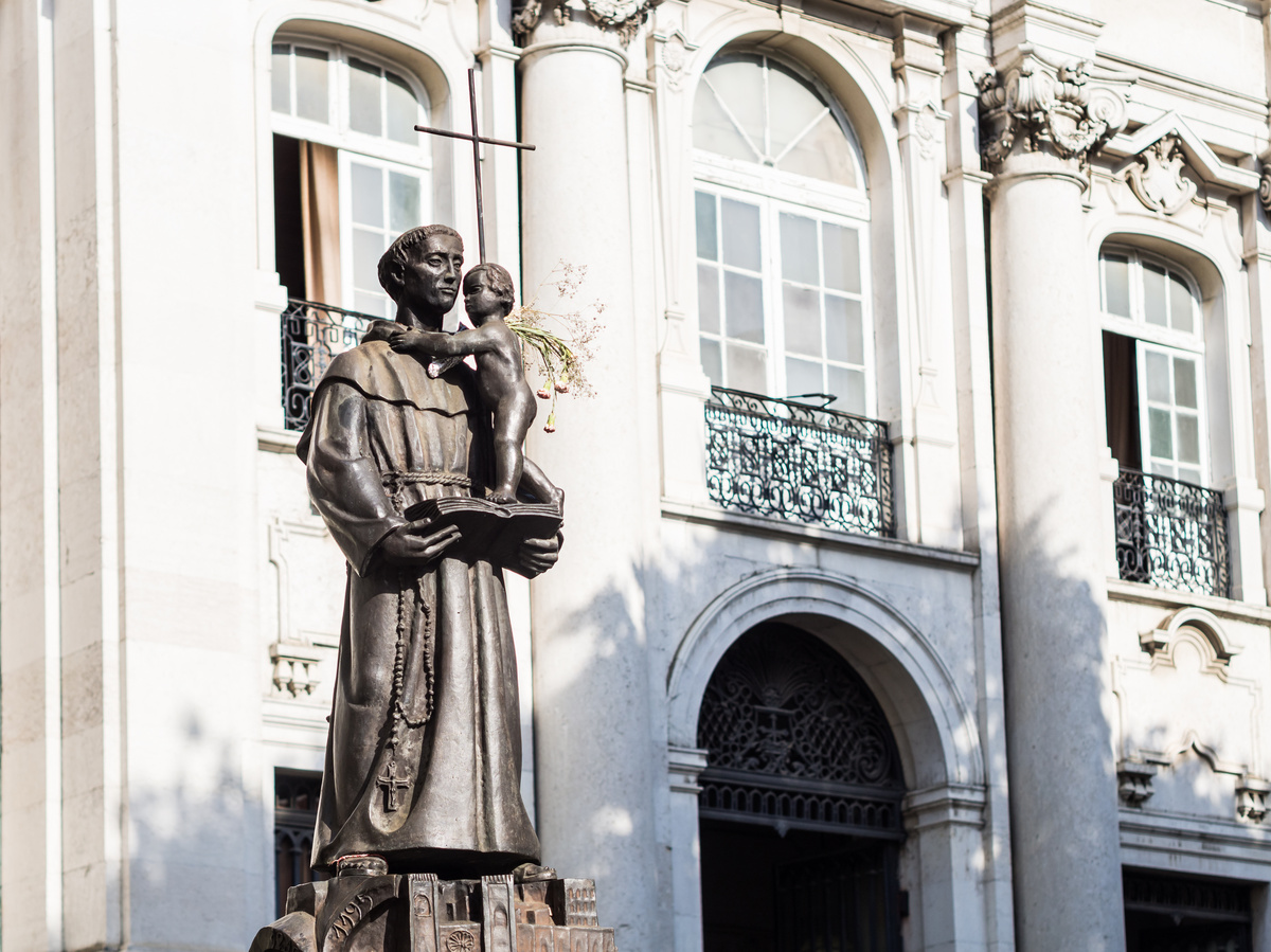 Estátua de Santo Antônio.