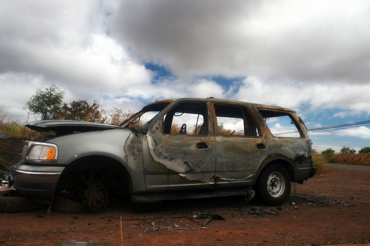 Carro roubado abandonado.