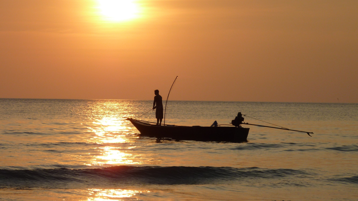 Uma pessoa pescando. 