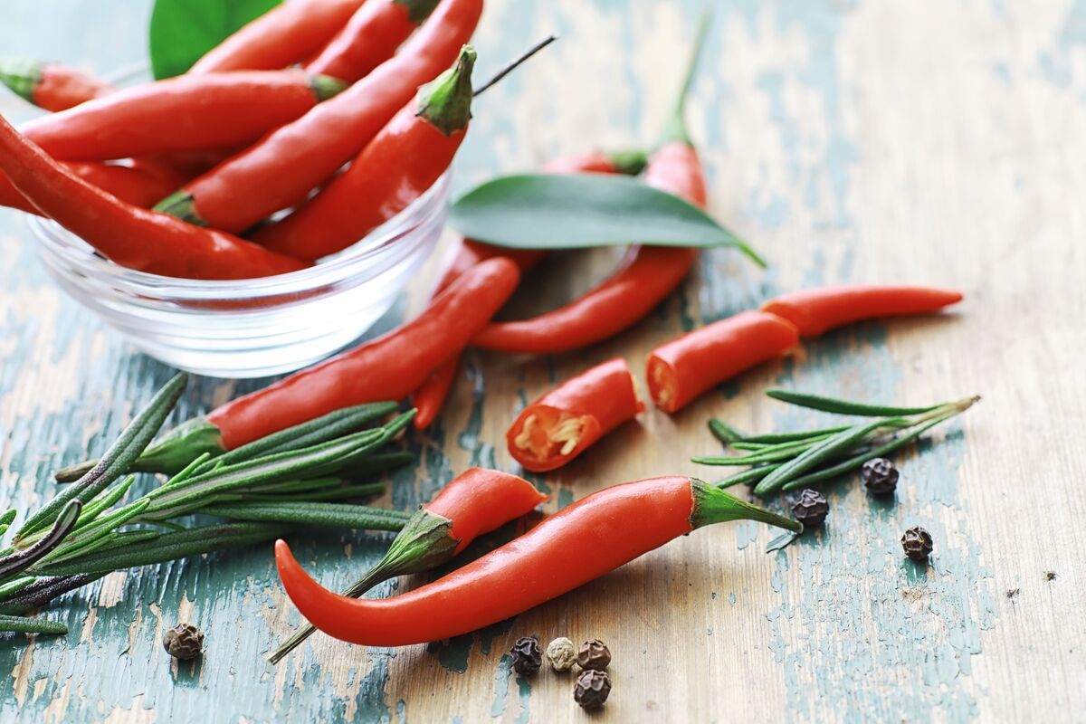 Pimenta vermelha em mesa.