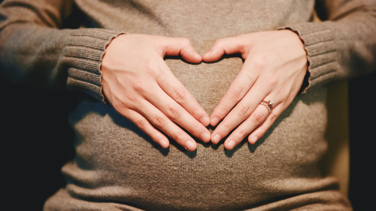 Uma barriga de grávida. 