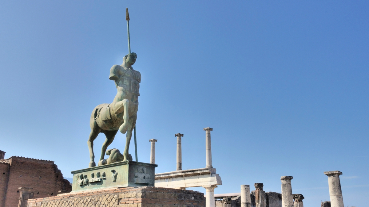 Estátua de centauro.