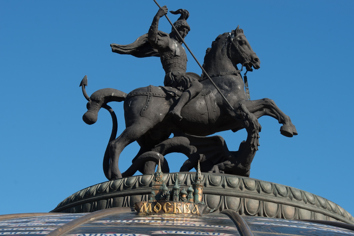 Estátua de São Jorge matando o dragão