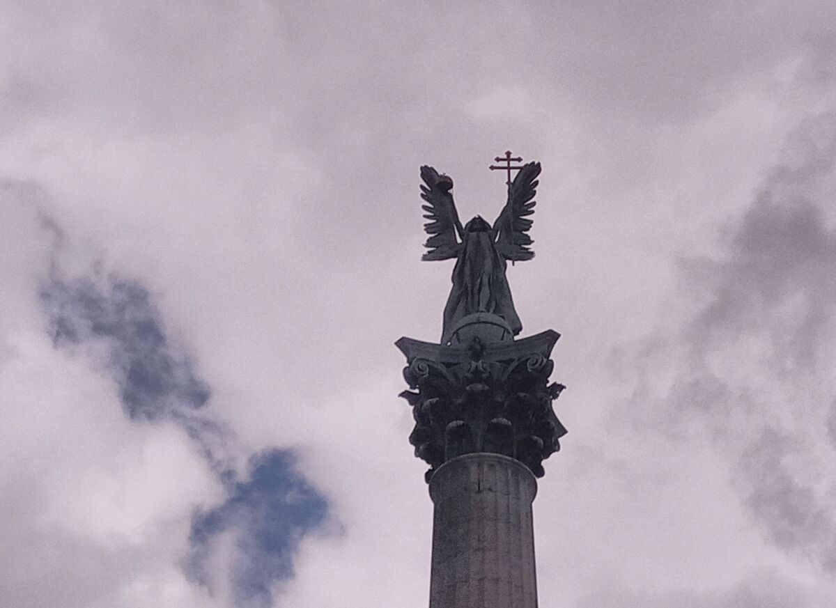 Estátua de São Gabriel Arcanjo.