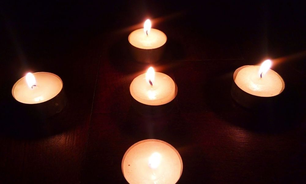 Velas acesas.