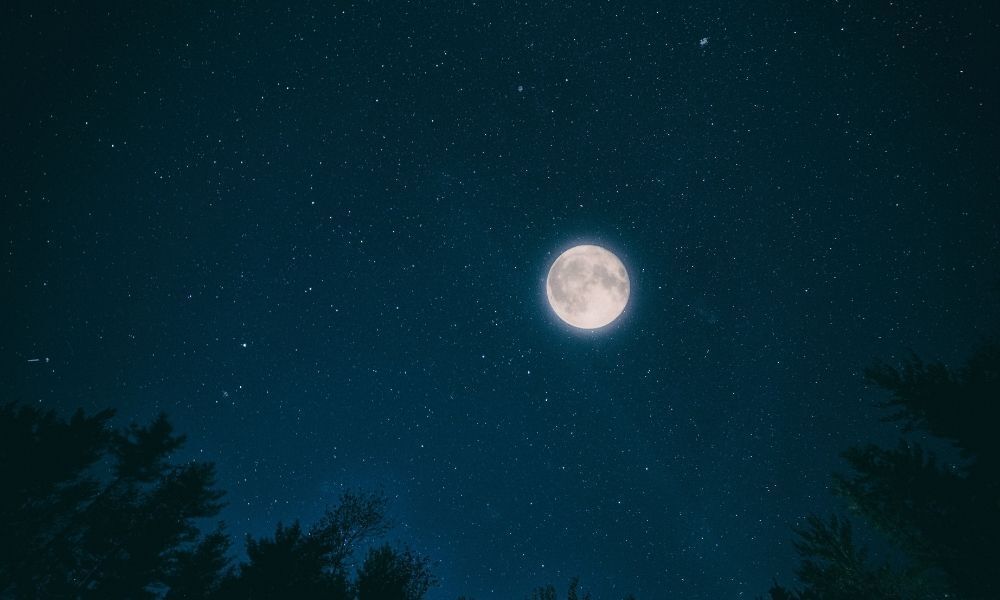 Lua no céu.