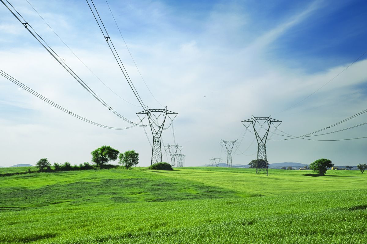 Estrutura de distribuição de energia elétrica no campo