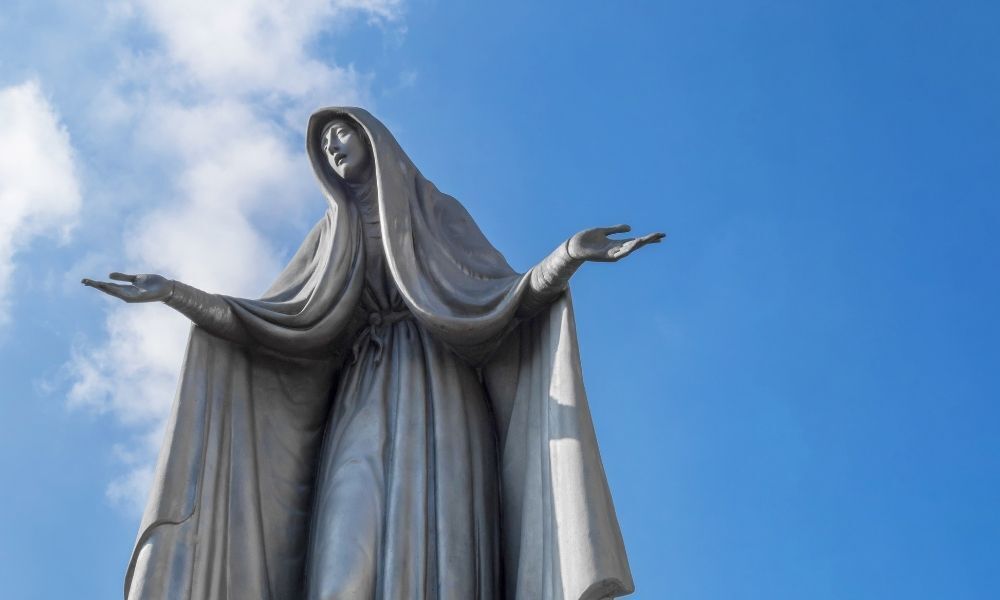 Estátua de Nossa Senhora.