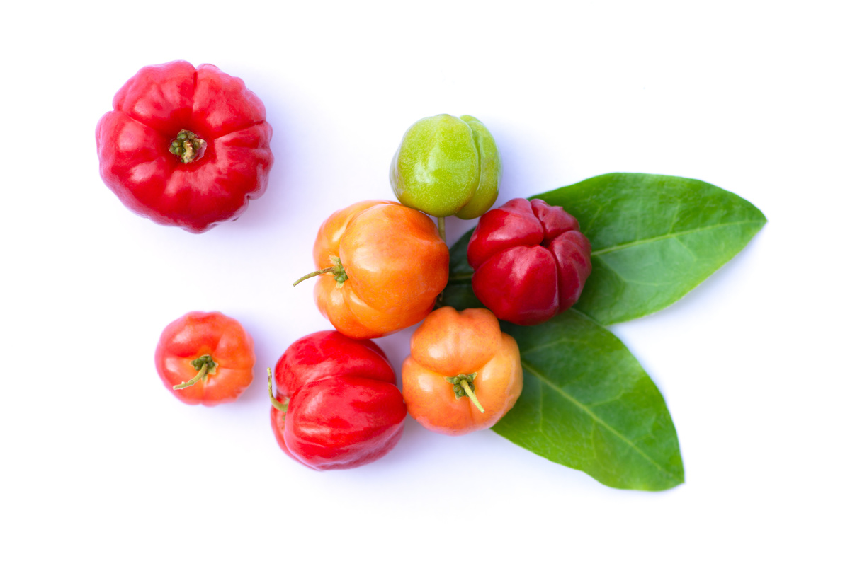 Acerola em diferentes cores