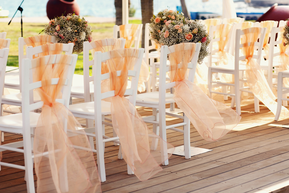 Decoração e preparativos lindos de um casamento