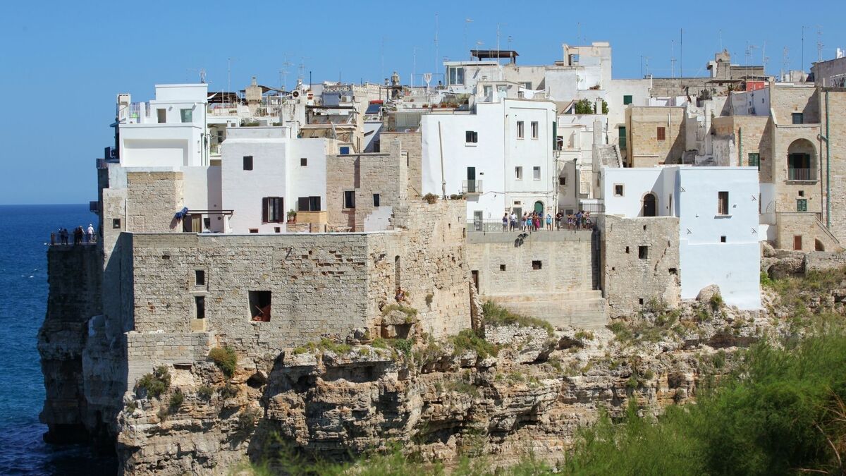 Casas em um penhasco.