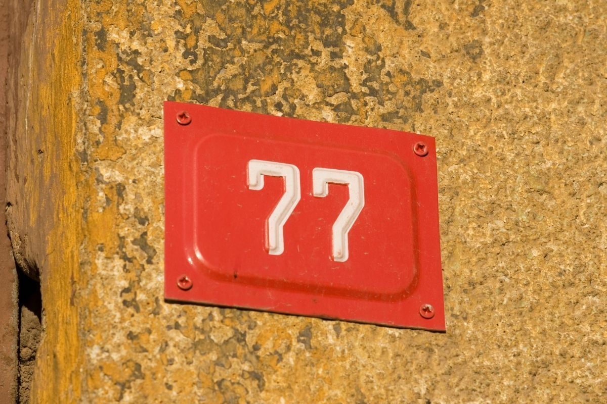 Número 77