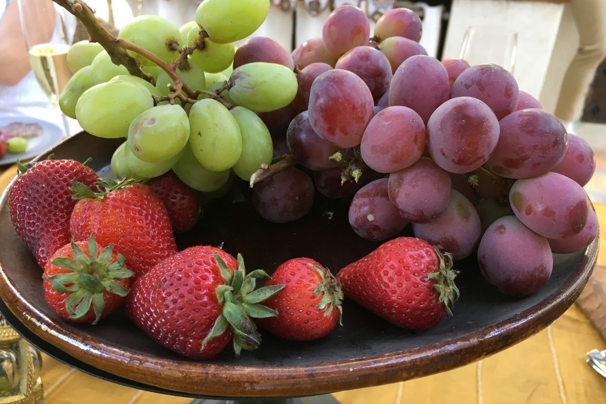 Uvas e morangos