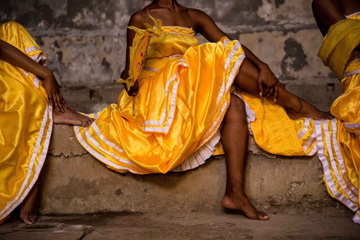 Mulheres vestida de Oxum