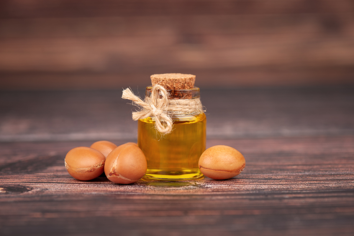 óleo de argan em pote de vidro