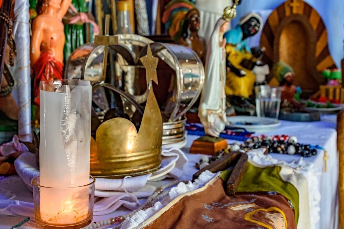 Altar em terreiro de Umbanda