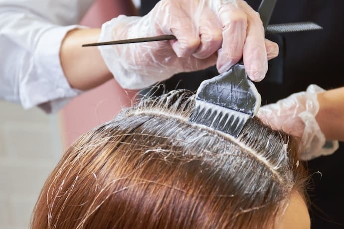 Cabelo sendo pintado