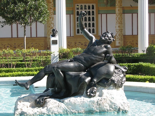 Estátua de Dionísio