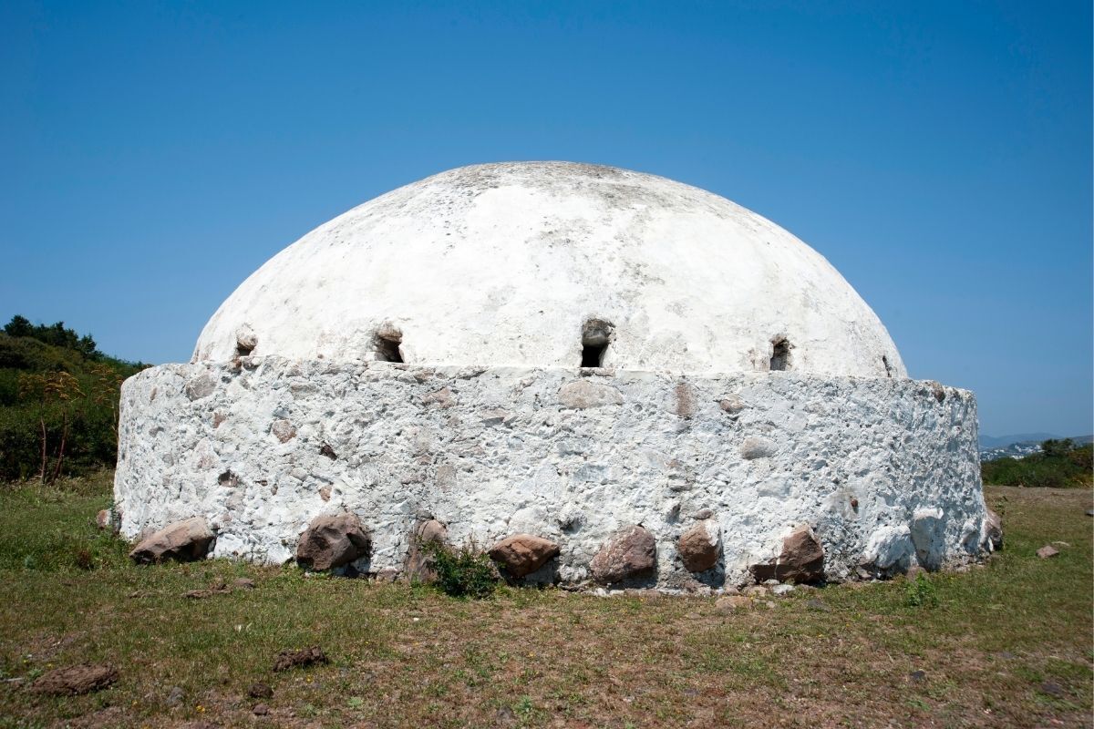 Cisterna de pedra.