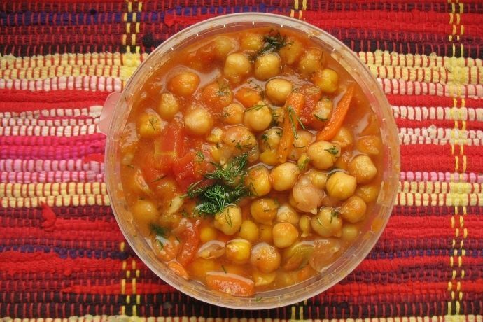 Sopa com grão de bico e outros vegetais