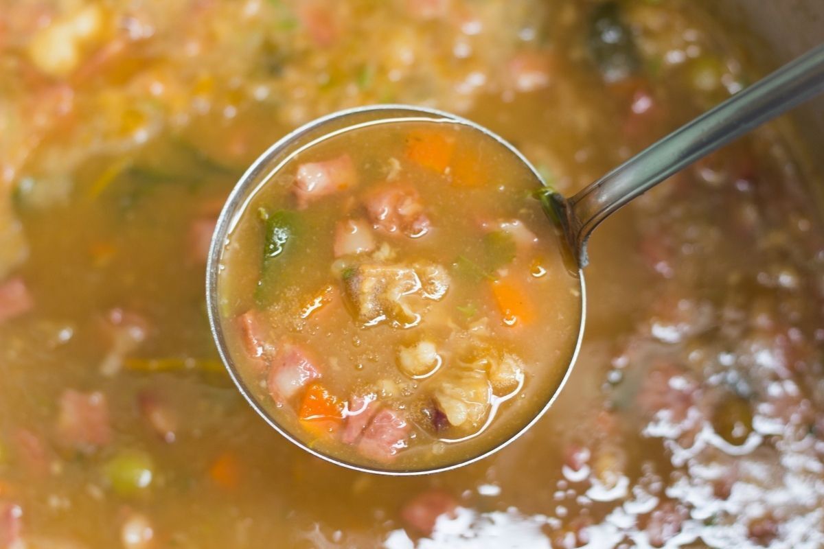 Concha com caldo de mocotó.