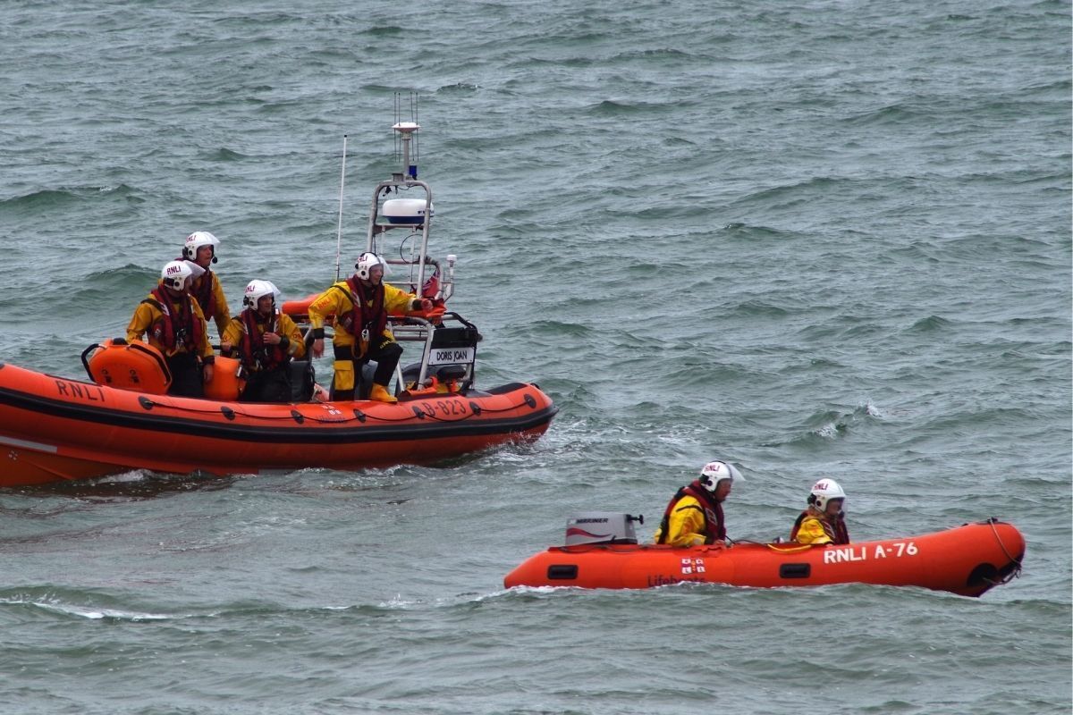 Salvamento de pessoas no mar.