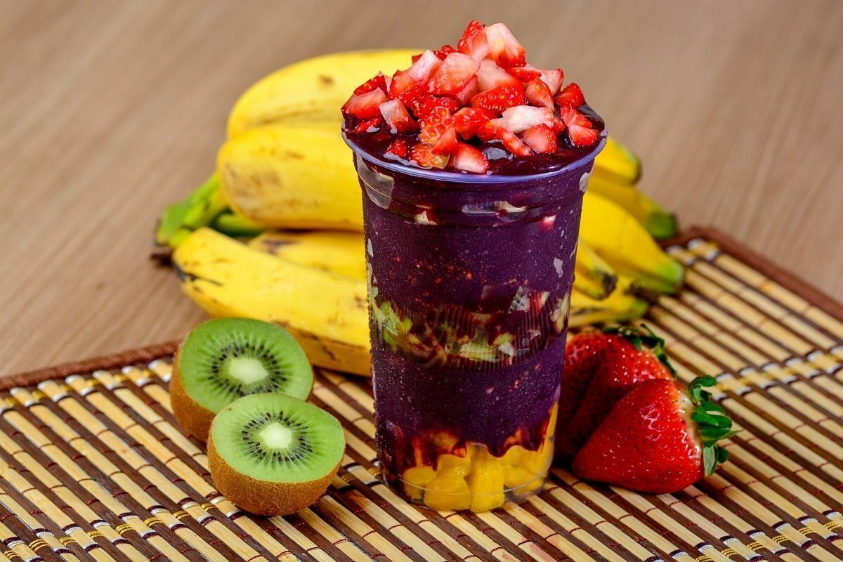 Copo com açaí.