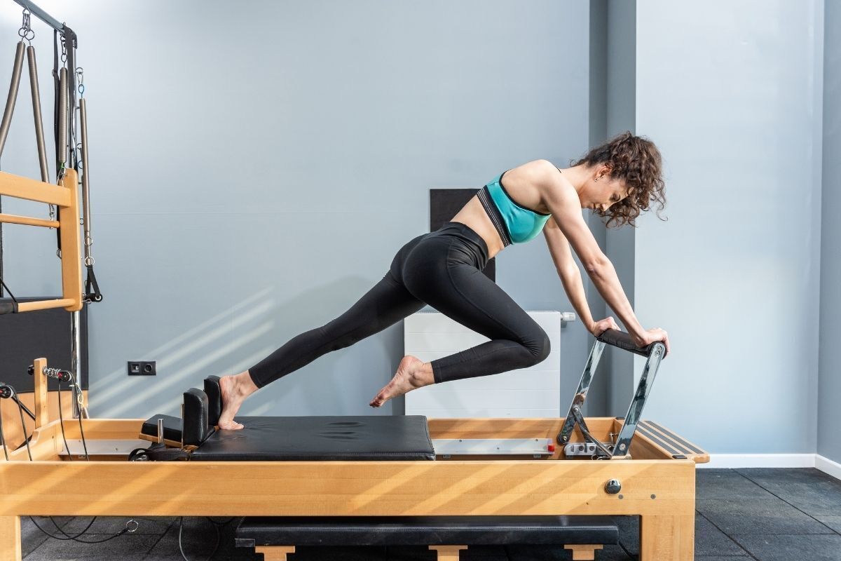 Mulher em pilates.