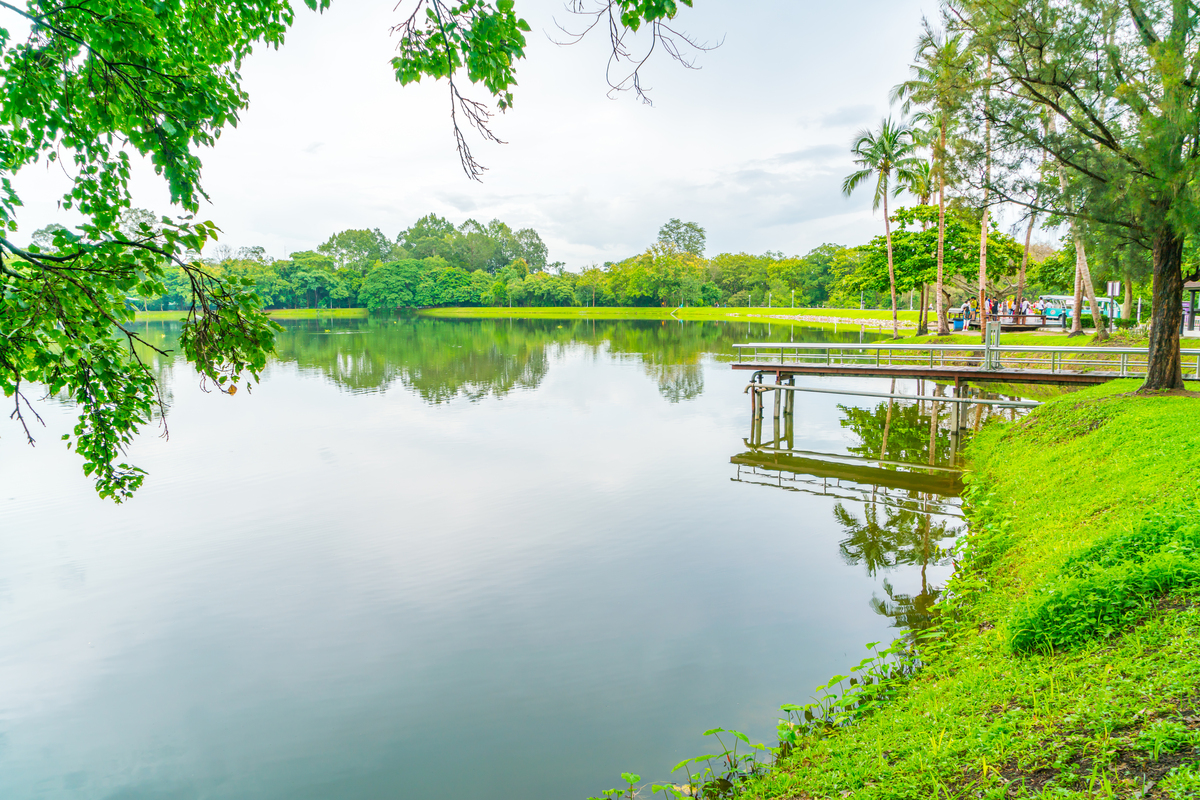 Lago de águas tranquilas